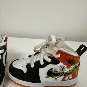 Gently worn Jordan Air 1 Mid "Garden" Basketball toddler shoe…size 6C.